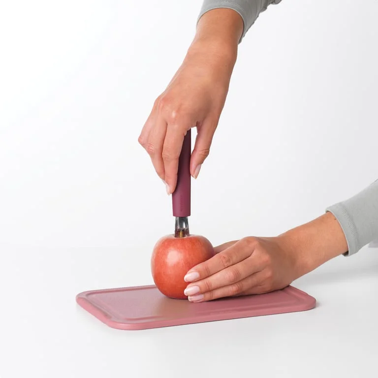 Уред за почистване на ябълки Brabantia Tasty+ Aubergine Red