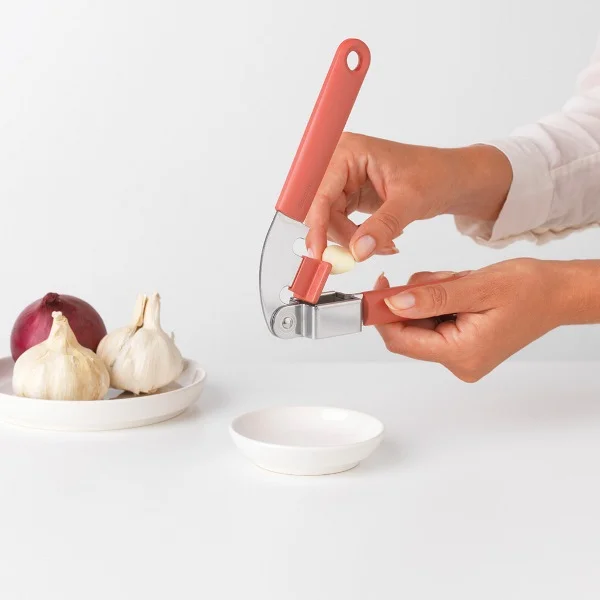 Преса за чесън Brabantia Tasty+ Terracotta Pink