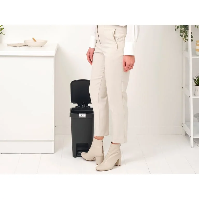 Кош за смет с педал Brabantia StepUp 10L, Dark Grey