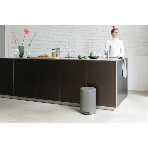 Кош за смет с педал Brabantia NewIcon 20L, Mineral Concrete Grey