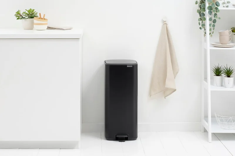 Кош за смет Brabantia Bo Pedal 30L, Matt Black