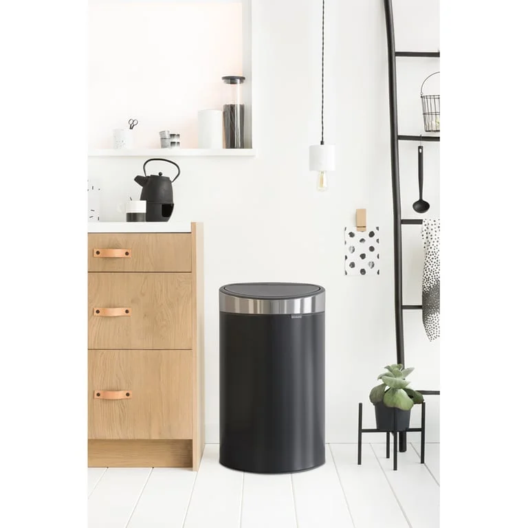Touch Bin NewIcon Brabantia 40L Grey Lid, Matt Black Body