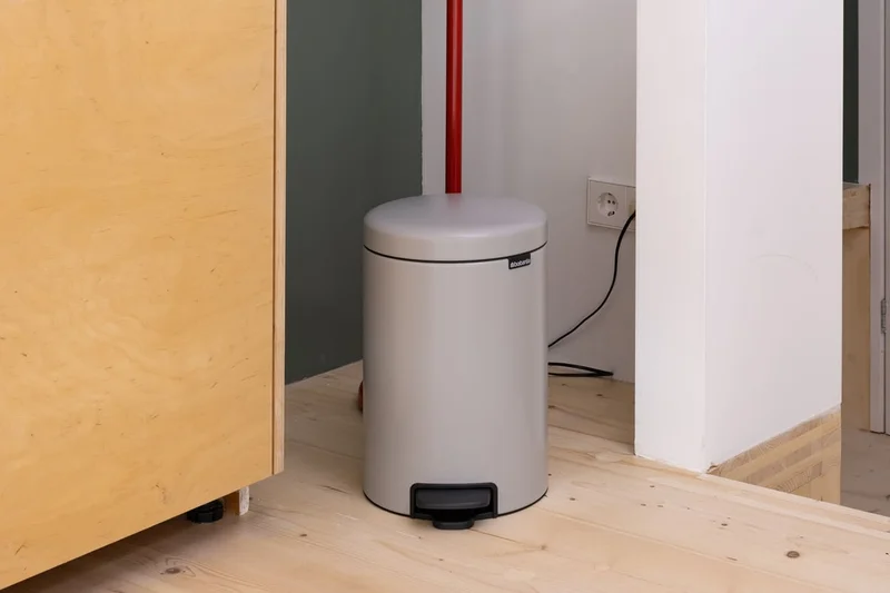 Кош за смет с педал Brabantia NewIcon 12L, Soft Grey