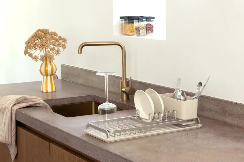 Сушилник за съдове Brabantia SinkSide Soft Beige, компактен