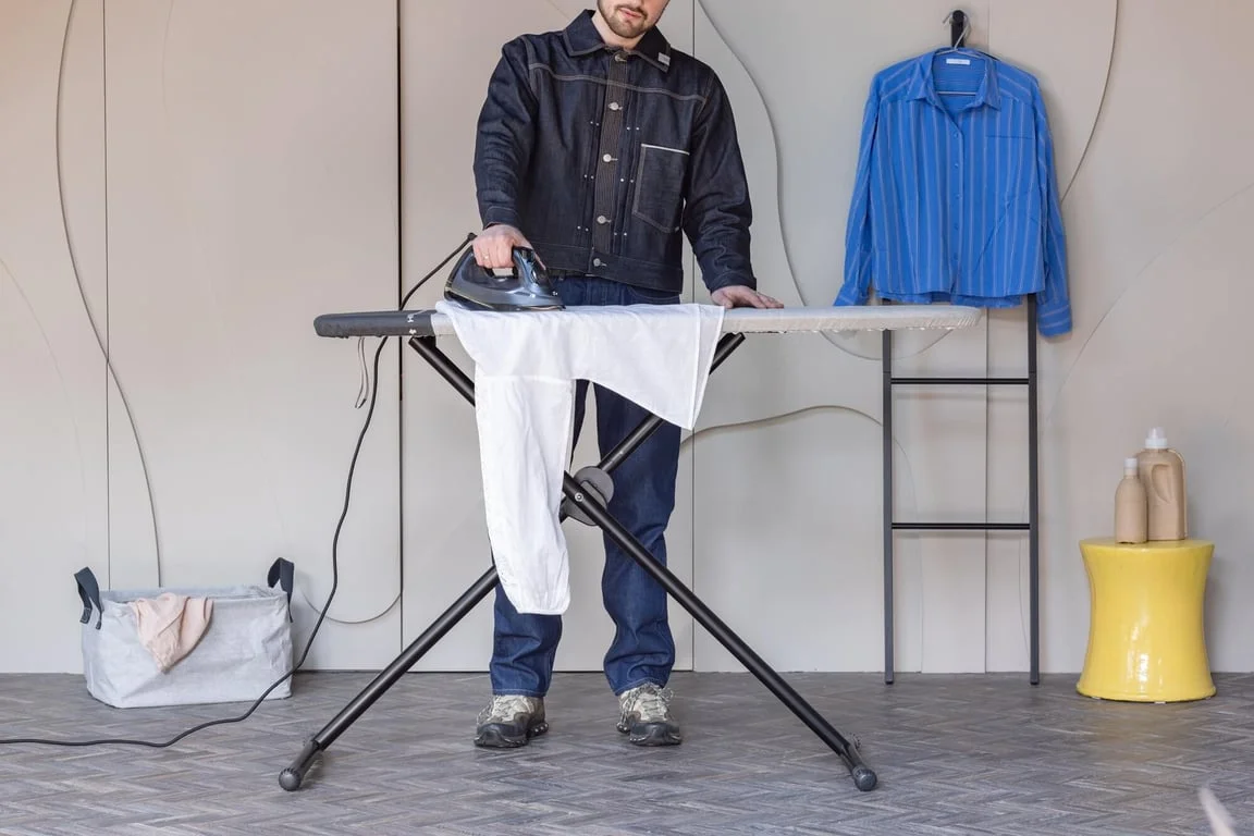 Маса за гладене Brabantia D 135x45cm с топлоустойчива зона за ютия, Denim Grey