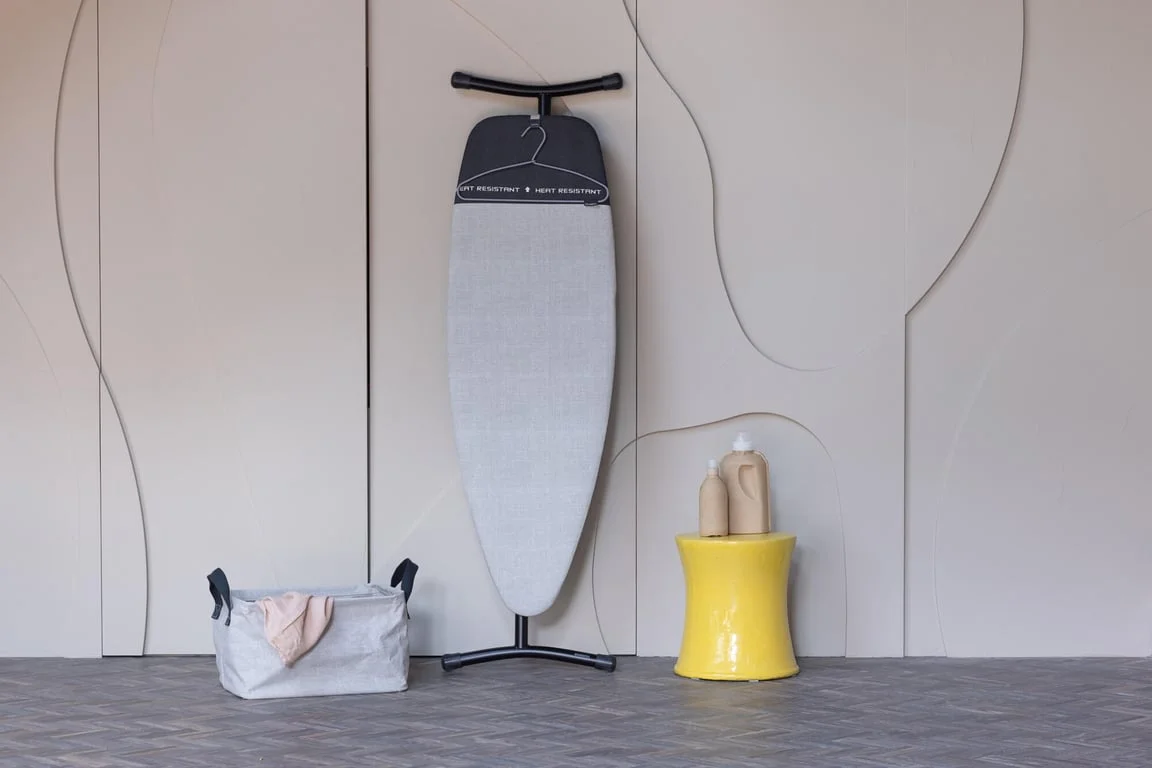 Маса за гладене Brabantia D 135x45cm с топлоустойчива зона за ютия, Denim Grey