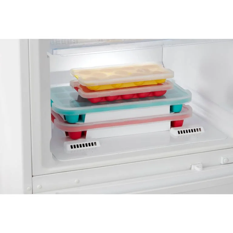 Ice cube tray with lid Lekue, dolphin
