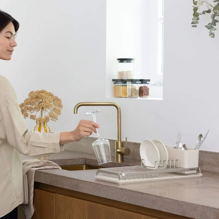 Сушилник за съдове Brabantia SinkSide Soft Beige, компактен