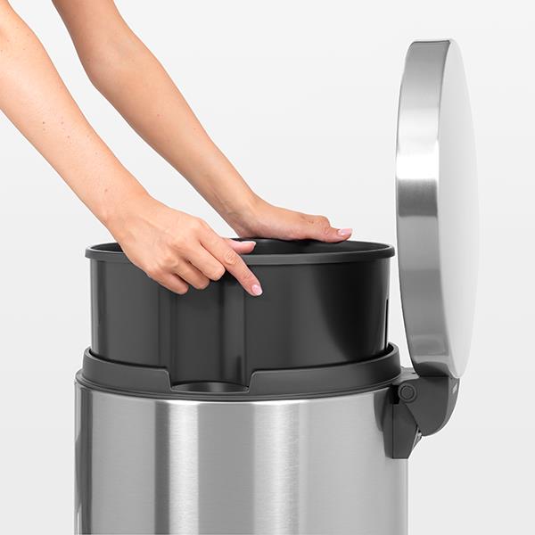 Кош за смет с педал Brabantia Silent 45L, Metallic Grey(5) - Brabantia.bg Кош за смет с педал Brabantia Silent 45L, Metallic Grey(5)