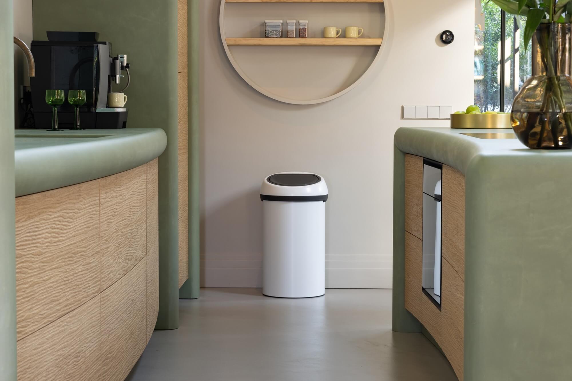 Кош за смет Brabantia Touch Bin 60L, White(3) - Brabantia.bg Кош за смет Brabantia Touch Bin 60L, White(3)