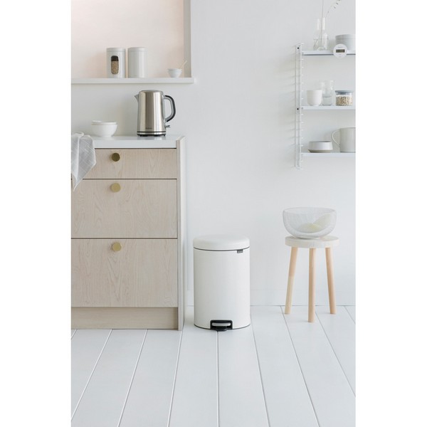 Кош за смет с педал Brabantia NewIcon 20L, Mineral Eternal White(3) - Brabantia.bg Кош за смет с педал Brabantia NewIcon 20L, Mineral Eternal White(3)