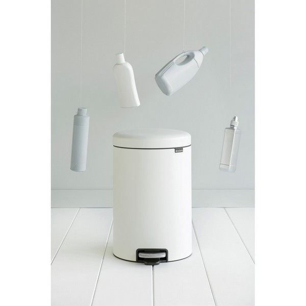 Кош за смет с педал Brabantia NewIcon 20L, Mineral Eternal White(4) - Brabantia.bg Кош за смет с педал Brabantia NewIcon 20L, Mineral Eternal White(4)