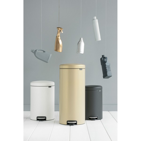 Кош за смет с педал Brabantia NewIcon 20L, Mineral Eternal White(5) - Brabantia.bg Кош за смет с педал Brabantia NewIcon 20L, Mineral Eternal White(5)