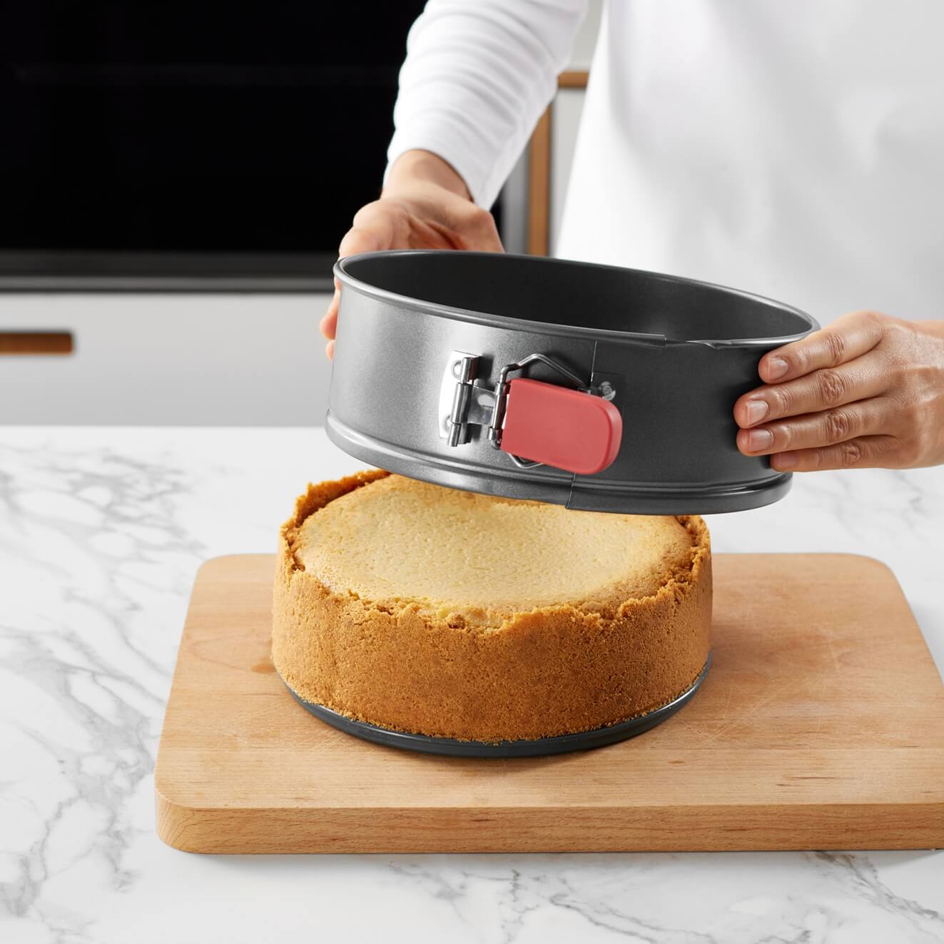 Форма за печене Lekue Ø24cm, Non-Stick, със закопчалка(5) - Brabantia.bg Форма за печене Lekue Ø24cm, Non-Stick, със закопчалка(5)