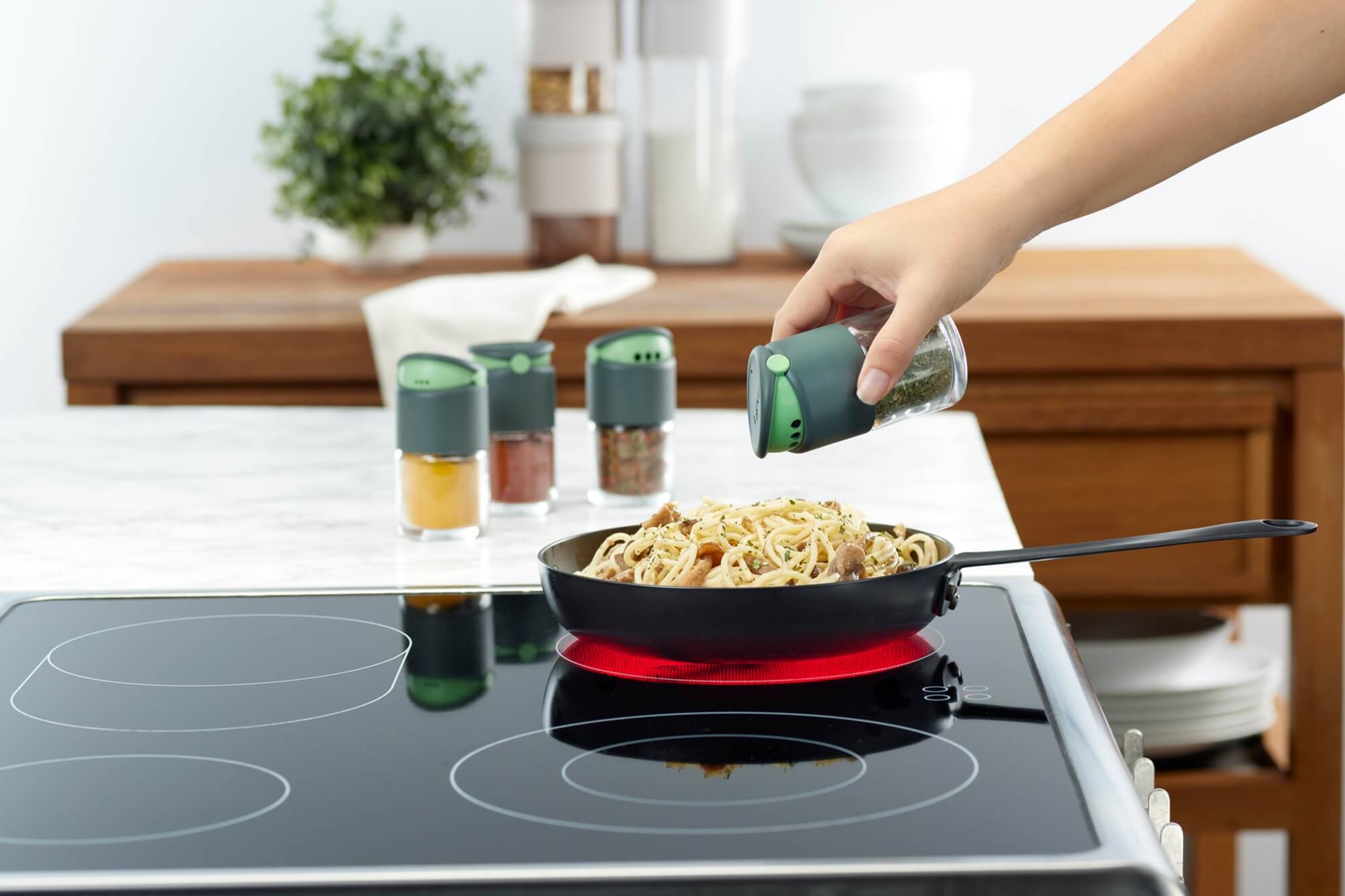 Бурканче за подправки Lekue Ø5.2xH9.2cm(3) - Brabantia.bg Бурканче за подправки Lekue Ø5.2xH9.2cm(3)